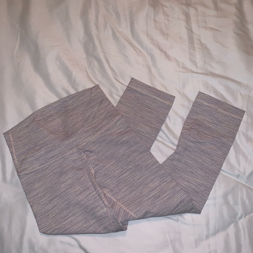 Lululemon crops